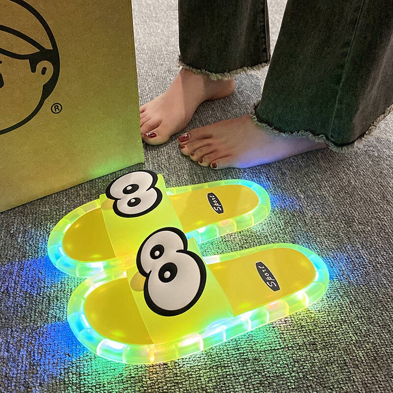 재미있는 큰 눈 모양 야광 슬라이드 슬리퍼 여름 패션  - Sandals 리뷰 및 가격