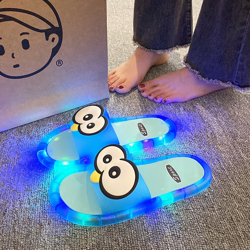 재미있는 큰 눈 모양 야광 슬라이드 슬리퍼 여름 패션  - Sandals 리뷰 및 가격